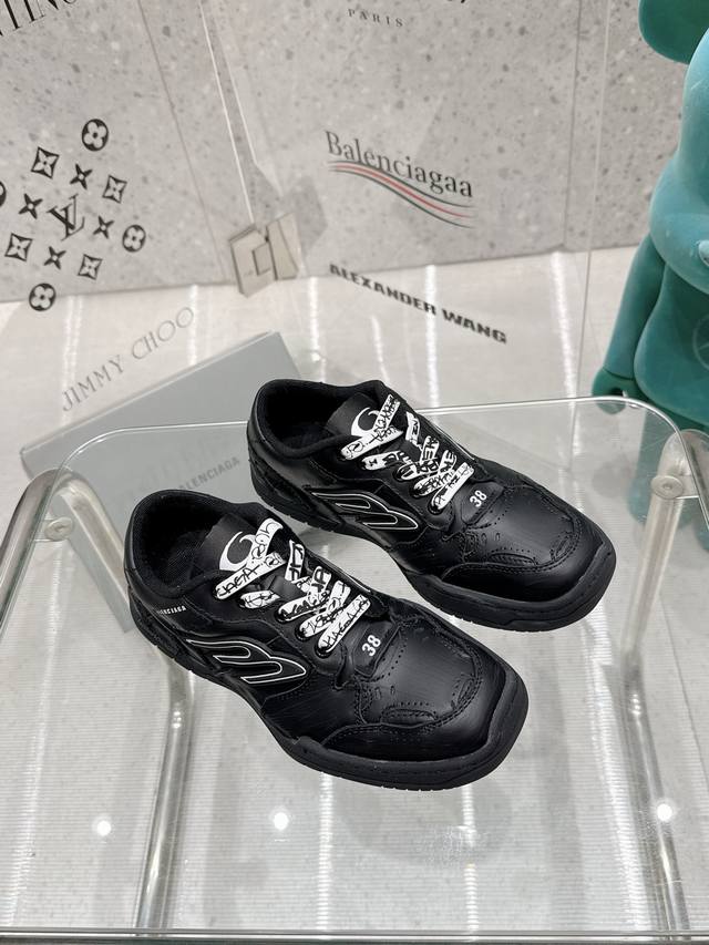 女款 男款 巴黎世家 最新情侣爆款运动休闲系列 原版购入开发 顶级版本巴黎世家有史以来最适合日常的一款慢跑老爹鞋，上脚超级舒服贴合度拉满整个脚掌！5层组合大底原