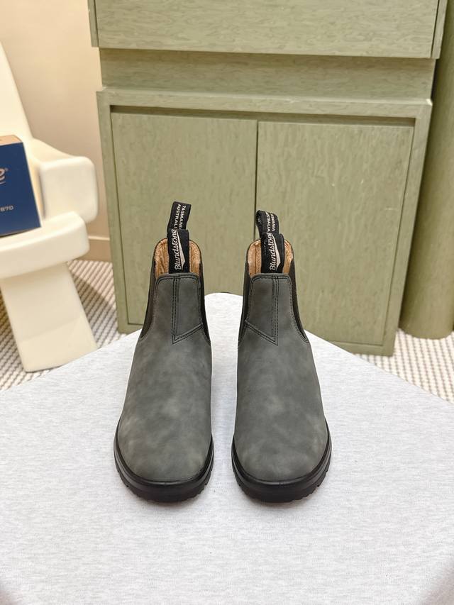 代购级 ｜D0082Blundstone澳洲皮具品牌复古 切尔西 短靴 原版购入开发 做货 这款Blundstone的鞋靴以其耐用性和舒适性著称。 面料: 原版