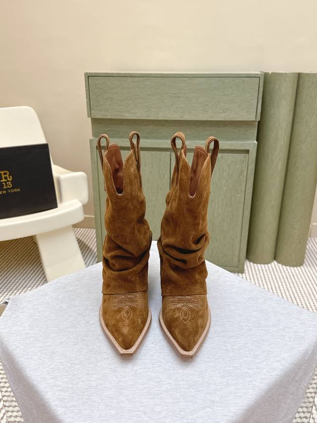 代购级 ｜R132025秋冬新款堆堆靴美靴来临一个以朋克摇滚为内核和审美的品牌堆堆靴美出新高度显腿细又不失慵懒酷感酷飒有型对版牛皮 高丝光羊京面料，牛皮内里，意