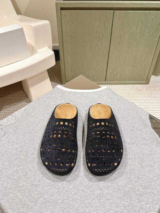 225 The Row 新款春夏镂空拖系列！你可以永远相信The Row ，极简、复古是他们的代名词一如既往的简单，有设计感，线条简洁流畅，细节满满1:1订制面