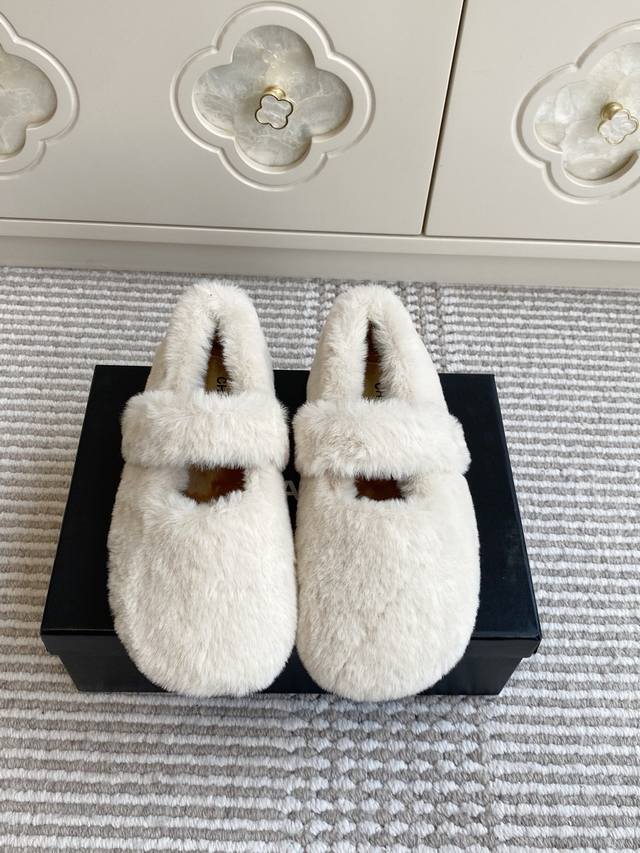 Chanel 2025Ss小香秋冬新款一脚蹬毛毛鞋 玛丽珍乐福鞋 太有范儿了，复古Coco女鞋.一直以来异常的盛行.这款致敬经典系列！ 上脚超好看～潮人必备时尚