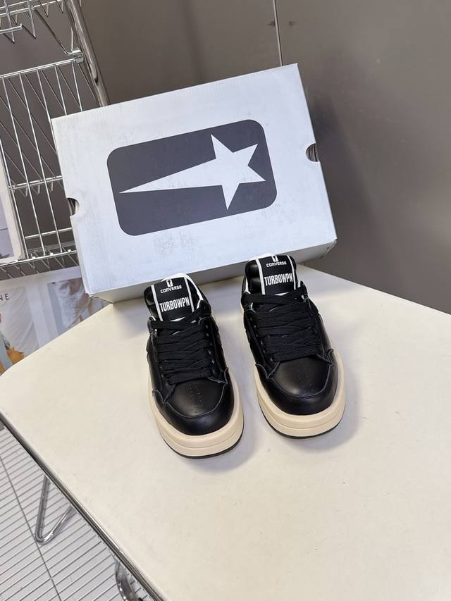 Rick Owens 欧文斯 X Converse匡威联名款运动鞋 超多明星时尚博主种草 两个品牌元素相结合 碰撞出新的火花 每一处细节无不彰显品牌Dna基因  Rick Owens 欧文斯 X Converse匡威联名款运动鞋 超多明星时尚博主种草 两个品牌元素相结合 碰撞出新的火花 每一处细节无不彰显品牌Dna基因