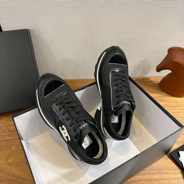 跑量价 Chanl 香奈儿25K秋冬新款高跟拼色休闲运动鞋 奇奇怪怪 丑萌丑萌 专柜断货王 各大博主社交日推款，这季新款简直闭眼入，上脚秀气灵动狂好看，率性的休