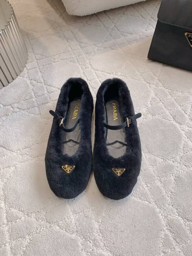 出厂价P Prad*秋冬新款毛毛玛丽珍平底鞋 乖巧可爱 实穿又保暖 鞋面进口羊毛 内里垫脚羊皮 原版开模大底 尺码35-39 40 41定做
