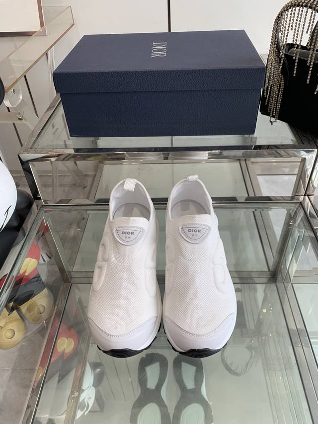 Dior迪奥 B30 系列 Countdown 飞织 男款休闲运动鞋 时尚而富有运动风范 套穿式设计彰显新意采用黑色网眼织物和科技面料精心制作 侧面饰以同色调