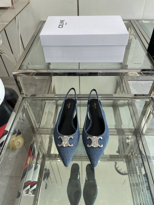 Celine 思琳 2025Ss新款凯旋门尖头平底 细跟凉鞋 性感气质尖头 凉鞋干净利落 超显腿细，无论是单穿还是搭配阔腿裤，高街又复古 一起来做Celine女