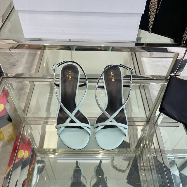 Celine 赛琳 春夏新款猫跟 细带 凉鞋 高级优雅上脚显瘦得来，超有气质～ 5Cm的小猫跟轻松无压力还一点都不挑人 原版定制复古感胎牛皮、内里牛皮、原版开模