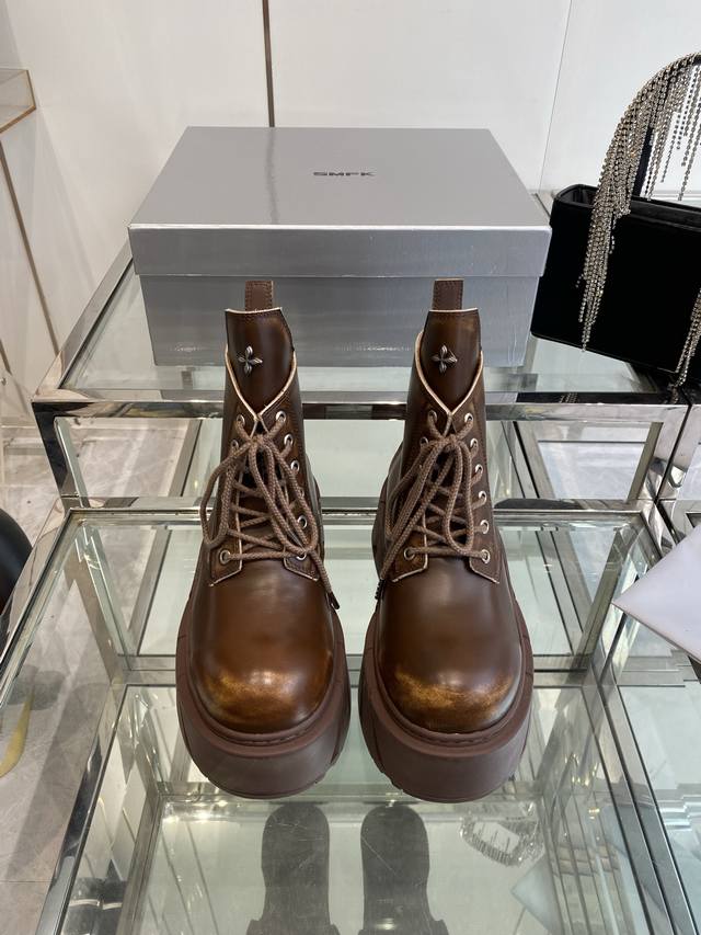 短靴 Smfk 小众潮牌 25Ss爆款新品 厚底 休闲鞋 德比鞋 短靴 长靴 爆真的是很耐看越看越喜欢！矮个子宝宝的福音直接拉长身材比例！ 鞋身柔软舒适，鞋底耐