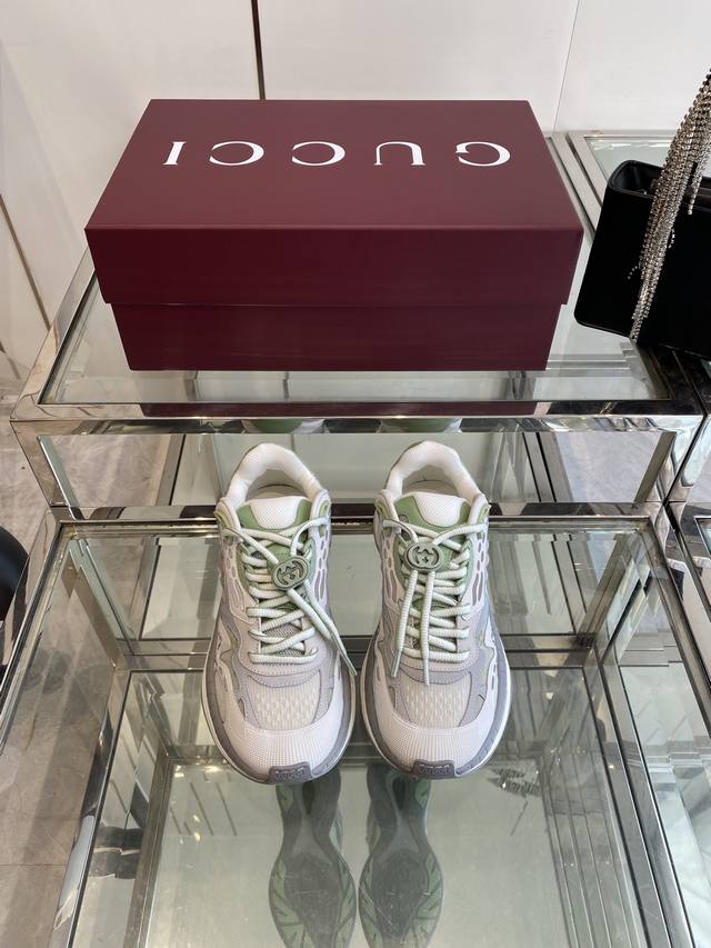 顶级版本 女 男640Gucci 2.0 最新情侣款老爹鞋 运动鞋 这款运动跑鞋又将是一代绝唱 采用科技网面 3D打印技术 Eva减震中底 内置碳板 Tpu组合