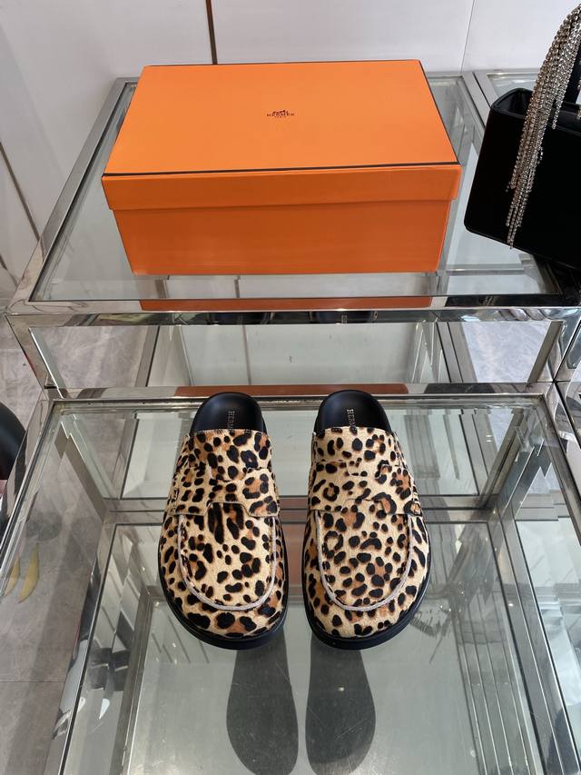 男50 Hermes爱马仕 情侣款H家呆萌穆勒 半拖勃肯鞋 顶级品质工艺极致，同步专柜上新.鞋子的每一个细节都特别用心，相当惹眼，雅致的拼接元素，凸显不俗的气质