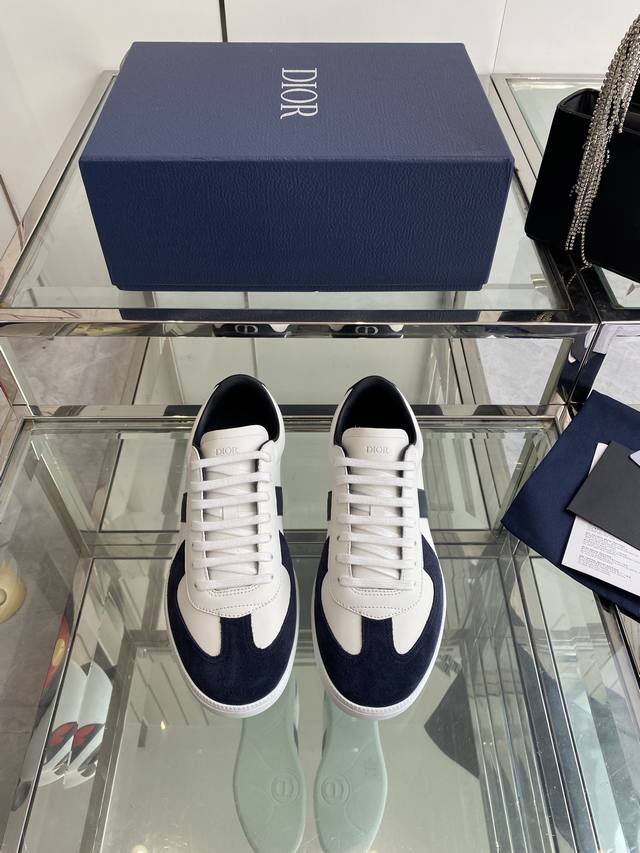 顶级版本 迪奥 Dior 25Ss新品 B01德训鞋 情侣款鞋头维度设计宽了点 上脚舒适度完美在线 线头优美 适配裤型完美百搭 饰以各种经典细节 是日常造型的理