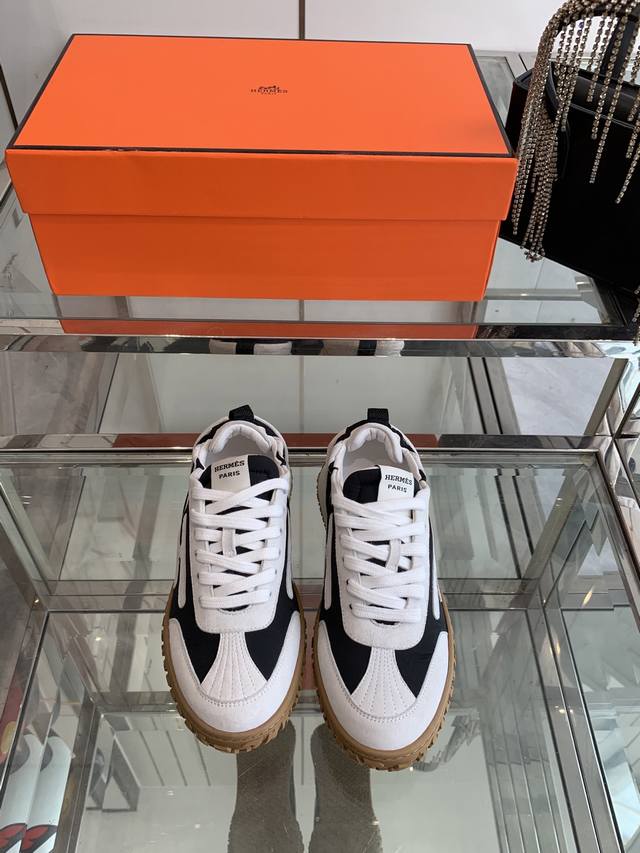 女款 男款420 Hermes爱马仕 Jet系列麂皮运动鞋 情侣款 原版打版调试的鞋型 整体包容性强 上脚舒适轻便不挑脚 简约大气又百搭 特别是侧边的经典H侧标