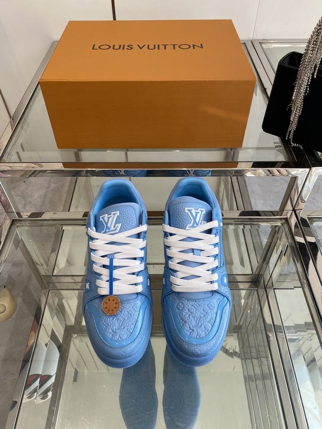 Lv Tarine路易威登L家运动鞋 滑板鞋 男款 原版购入开发 做货 本款Lv Trainer 运动鞋选用牛皮革塑造繁复鞋面，需要数小时的匠心缝制方可完成。经