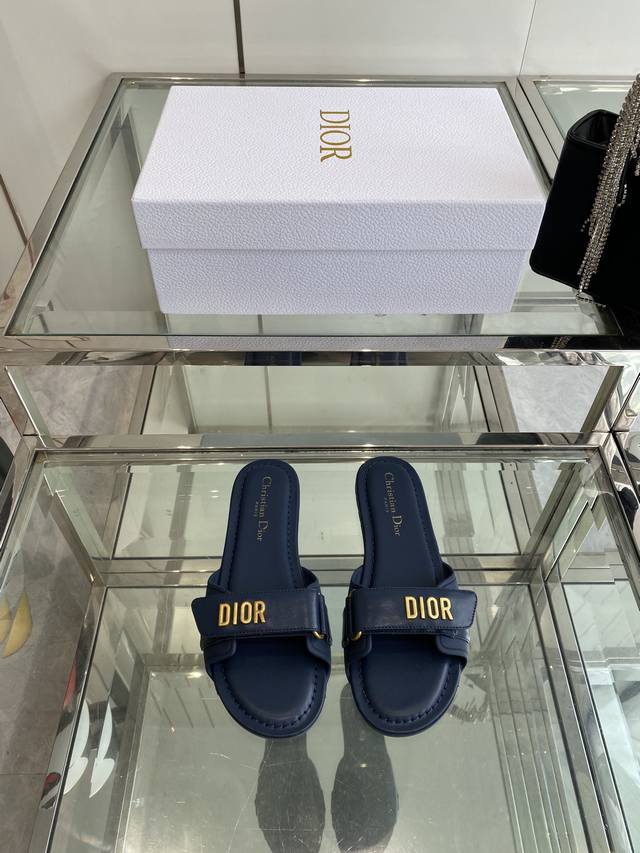 Dior 25Ss Act系列沙滩鞋 魔术贴凉拖鞋 原版1:1开模高难度工艺:鞋底鞋面连体设计，比原版更舒适 原版开模等比例1:1鞋带 鞋面：环保Tpu超轻鞋底