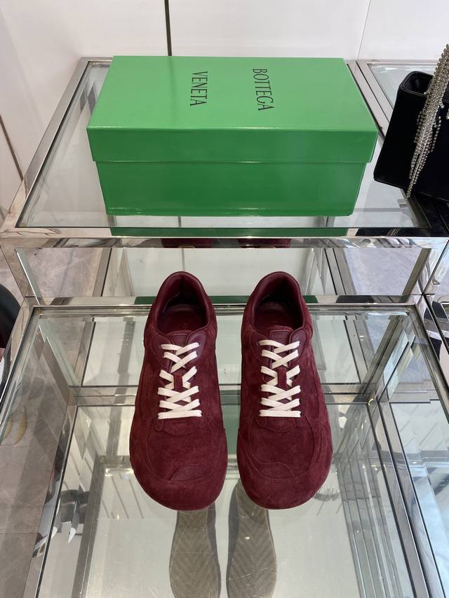 女款 男款390Bottega Veneta Bv Orbit Flash 复古休闲鞋 阿甘鞋 德训运动鞋 情侣款 Sneaker科技尼龙和绒面打造，灵感来自复