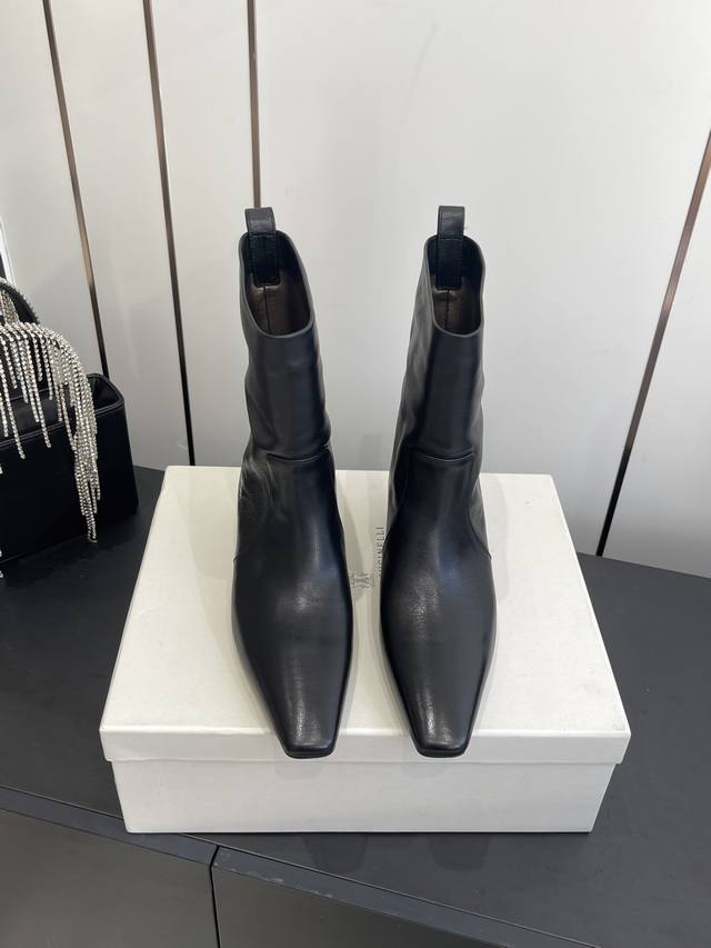 牛皮 Brunello Cucineli Ss 25New Arrival～ 秋冬新款系 方头切尔西短靴 上脚帅气舒适 秋冬一定要有一双Bc的战靴 Bc家的品牌