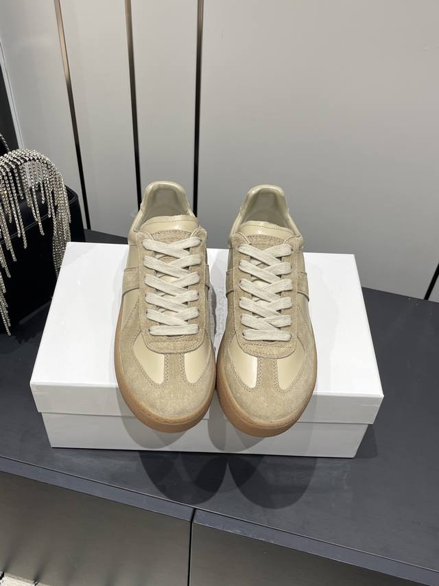 Maisonmargiela Mm6 马吉拉 厚底 德训鞋 原版购入开发 做货 鬼才设计师品牌 一个轻奢品牌 这一款德国训练鞋延续了经典的T形真皮拼接设计 经过