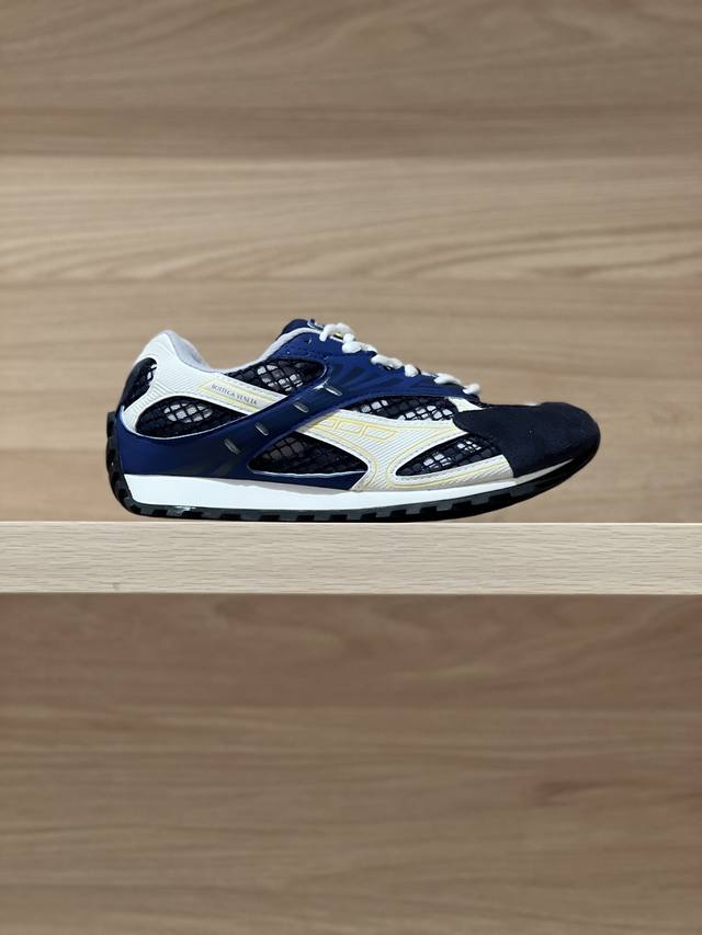 蓝色布面 Bottega Venet* Orbit情侣款运动鞋 原版精准Cp！鞋型无限接尽偏小一码出货 大底厚度3Cm，面料采用原版定制科技金属面料+网面，内里