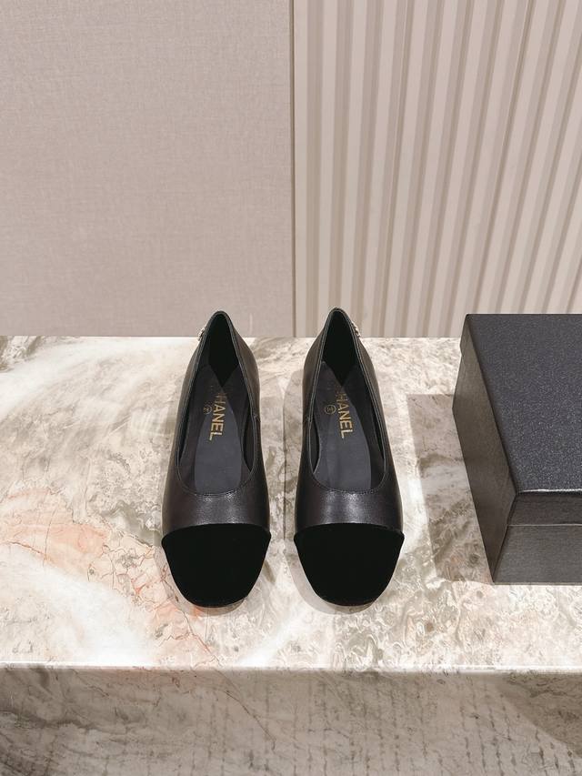 平底！中跟！高跟 225 *小香夏季新款 专柜同步仙女珍珠跟Logo小跟玛丽珍凉鞋，上脚依然让我心甘情愿剁手入，购入手才会知道它的时髦，人气爆款必须得有它排名，