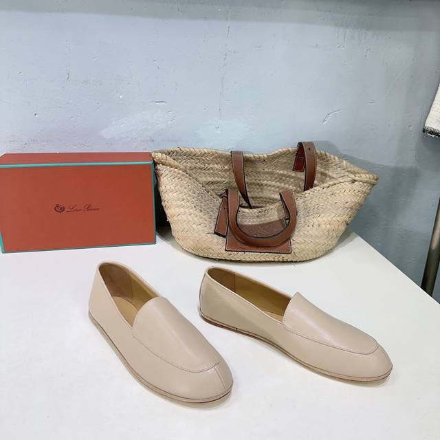 高品质出厂 ！小众潮牌情侣款Loro Piana25秋冬爆款意大利顶级羊绒品牌Lp平底男女同款乐福鞋！低调奢华柔软一贯纯色简约的设计风格，越不经意才越有令人想要