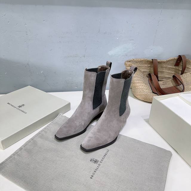 高品质出厂 ！小众潮牌 Brunello Cucinelli Bc 2025Ss秋冬简易小方头粗跟弹力松紧切尔西短靴！秋冬系列新品！ 强推 显高又显腿的绝绝子短