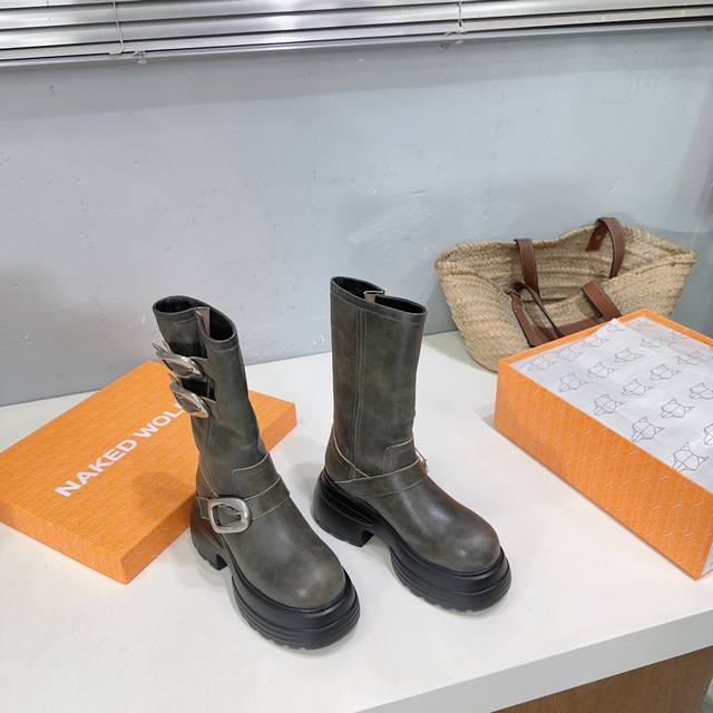 高品质出厂高 ！小众潮牌Naked Wolfe24Ss秋冬新款松糕厚底复古扣饰短靴 . 耐科沃是典型的街潮Ip 人间厚底鞋的代表～拉长腿的天花板～ 设计时尚前卫
