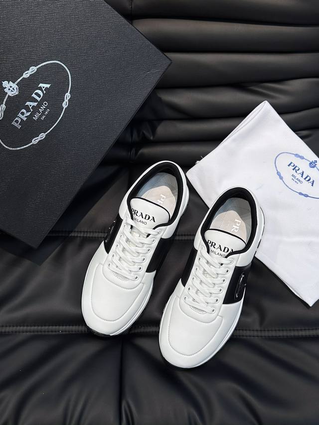 Prad* 普拉达高端男士系带皮革休闲运动鞋，头层牛皮拼接透气网面，非常有质感，重工打造，涂珐琅金属三角形徽标点缀鞋身，内里专用网面羊皮脚垫，防滑减震花纹轻质厚