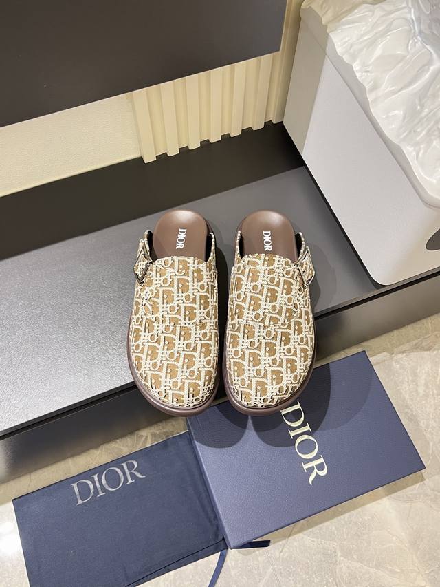 顶级代购 迪 炸街男神半拖专柜同步，鞋面意大利进口D标志布面料，高品质复杂拼接工艺品，鞋底：原厂特供原版底，独家活动成型底超级舒适，原厂跟单货，高品质，可随意进