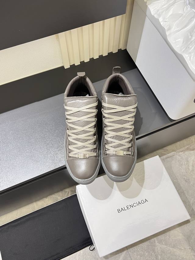 Balenciaga [巴黎世家]。官网最新款、欧洲原版购入拆解 1:1复制 原版大底 脚感Q弹柔软 面料进口牛油皱纹皮，细密皮纹 头层羊皮里、原版一致的用料