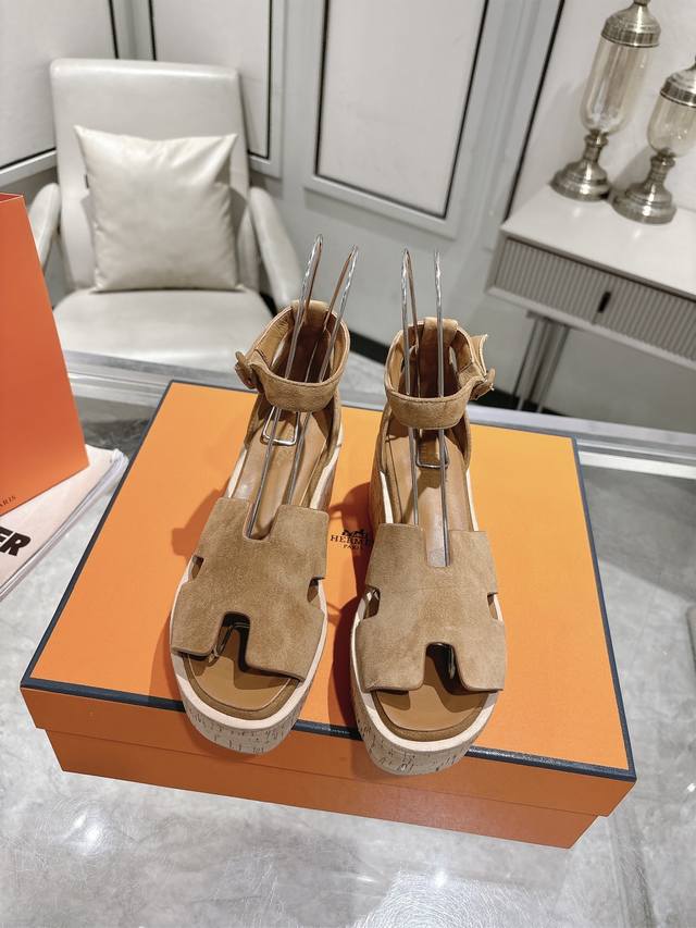 爱马仕早春新款、工字型厚底凉鞋、我家出的是牛皮垫脚皮～ 小个子Mm的福利来啦 大底是防滑耐磨底片设计 Size：35-40 40不退换