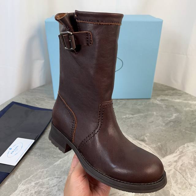 Prada最新款 面：进口植鞣牛皮 里：丝绸牛皮 垫：丝绸牛皮 底：原版工艺橡胶大底 原版包装 Size:35-42 41.42定制