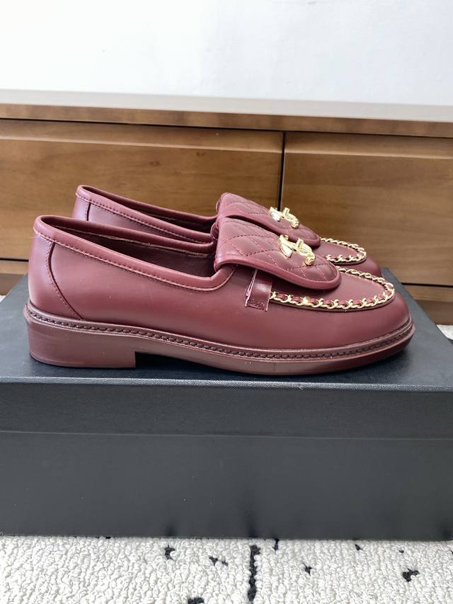 高版本 官网同步高版本更新，Chanel 香奈儿早春新款顶级秋鞋单鞋系列__________________ 春季香家必备爆款，女神系列，拥有香家特色优雅名媛气