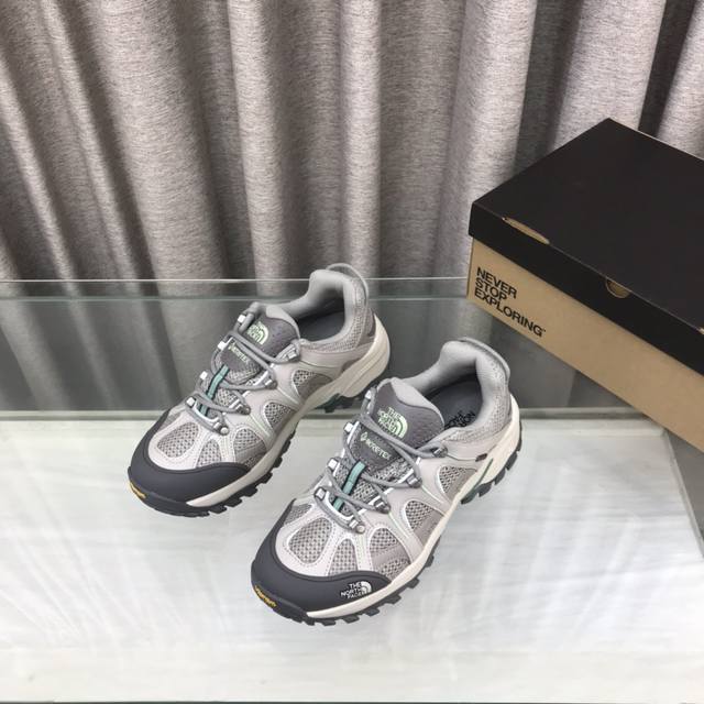 The North Face 北面 乐斯菲斯户外运动休闲登山鞋越野徒步鞋 高版本品质 情侣款 面料采用进口磨砂牛皮 鞋底采用Vibram黄金大底 专门为鞋底设计