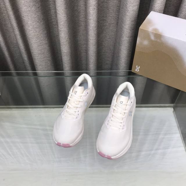 只有女码 #On昂跑 Cloudtilt 2025春夏新品轻便缓震跑步鞋 此运动品牌 开创于2010年 缓震着陆、强效回弹、轻柔质感的设计构思始终是On研制关键