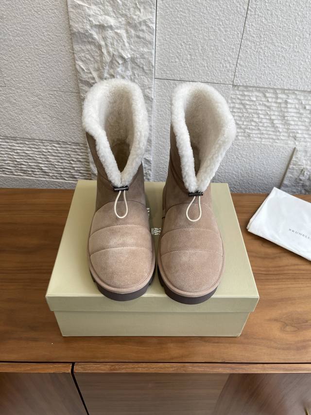 顶级版本: Brunello Cucinelli 2025 秋冬新款 镶珠装饰 弹力束带 可翻折筒 短靴 雪地靴 十分显明的冬季外观与Brunello Cuci