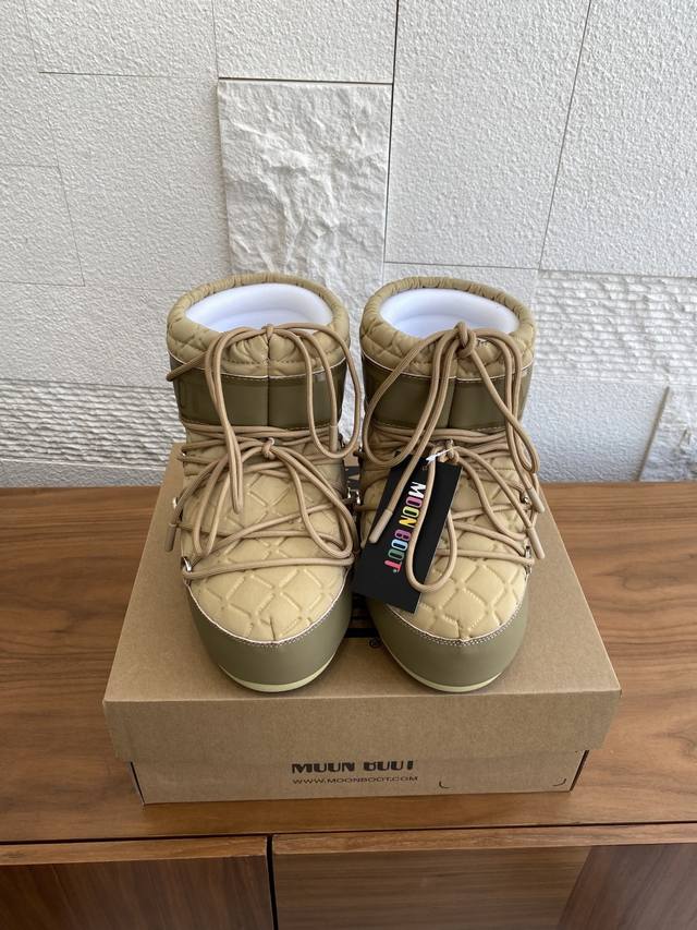 顶级版本: Moon Boot 2025 秋冬爆款 男女同款 Icon菱格 高帮 低帮 雪地靴 Moon Boot当季甄选Icon菱格高帮雪地靴，海棉材质将脚部