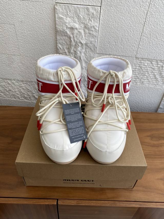 顶级版本: Moon Boot 2025 秋冬爆款 男女同款 Icon 红色爱心 高帮 低帮 雪地靴 Moon Boot当季甄选Icon 红色爱心低帮雪地靴，海