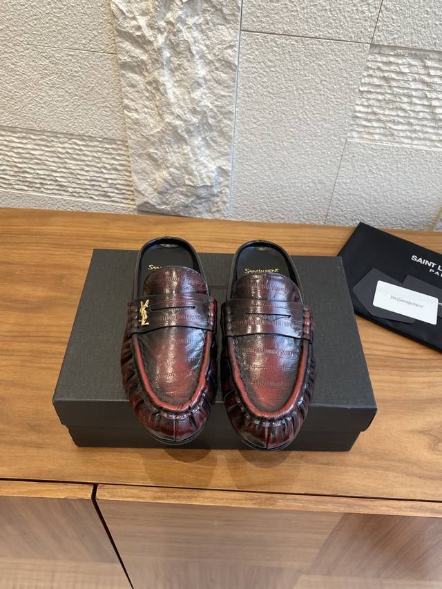 顶级版本: Saint Laurent 圣罗兰 25Ss 早秋新品 褶皱Le Loafer 穆勒鞋 半拖 乐福鞋 Ysl圣罗兰宝藏时髦单品，柔软乐福穆勒鞋，饰以