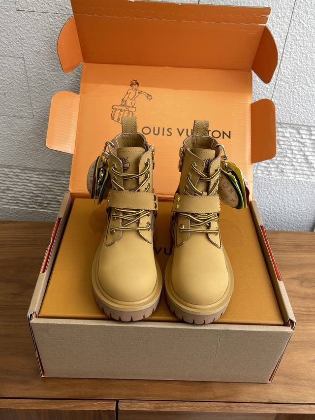 顶级版本:女 配送专柜精美飞机盒 男 不带汉堡包-140 Louis Vuitton 路易威登 2025 秋冬新款 情侣款 可拆卸汉堡包 高筒靴 中筒靴 短靴