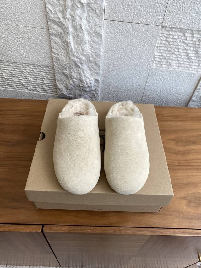 顶级版本: Ugg 2025 秋冬新款 便鞋新生系列 Elea Slip-On 埃莱亚便鞋 薄底款 一脚蹬 半拖 经典翻毛牛皮，美式复古，搭配10毫米羊毛里衬，