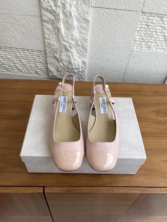 顶级版本: Jimmy Choo 25Ss 秋季新品 圆头 露跟鞋 Elisa Sling Back 45 高跟鞋 Jc吉米周这款Elisa Sling Bac