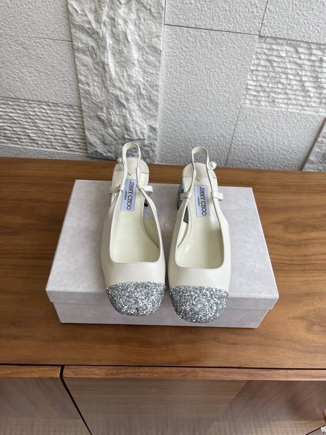 顶级版本: Jimmy Choo 25Ss 秋季新品 圆头 露跟鞋 Elisa Sling Back 45 高跟鞋 Jc吉米周这款Elisa Sling Bac