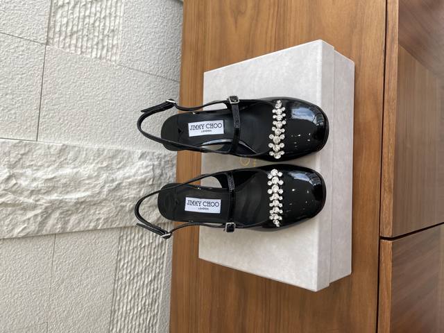 顶级版本: Jimmy Choo 25Ss 秋季新品 圆头 镶钻饰条 Belinda Sling Back 70 高跟鞋 Jc吉米周这款Belinda Slin