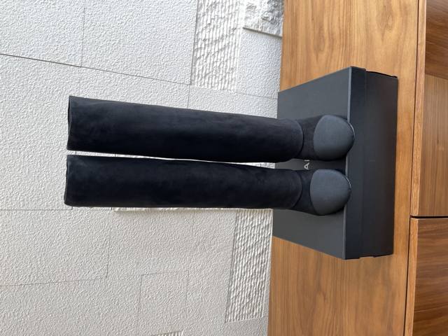 顶级版本: Chanel 香奈儿 25Ss 秋冬新款 双C镶钻扣 高跟 裤管靴 Chanel 经典黑色长靴，双C标志超吸睛，穿上气场直接拉满；还有拼色款，不同材