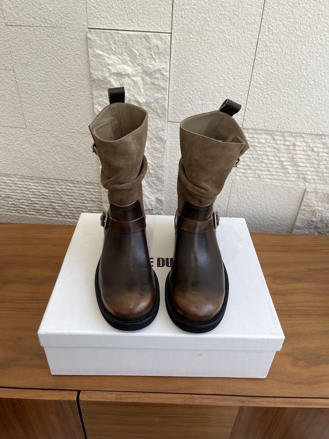 顶级版本:短靴 长靴690 Ice Dust 25Pf 早秋新款 做旧擦色 巴恩风复古西部堆堆靴 Ice Dust这款短长靴，妥妥的西部风代表，靴筒上不同材质拼