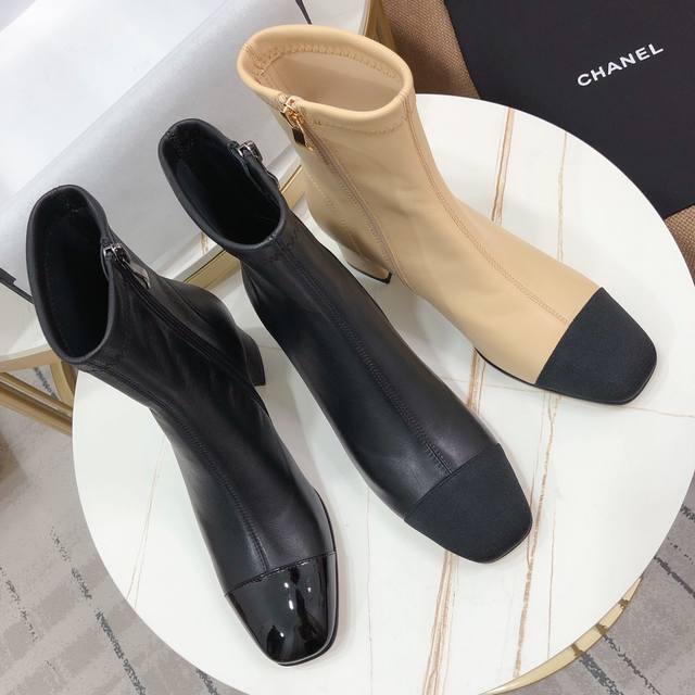 Chanel 宝宝们不用担心会撞款喔，此款的设计沿用了 Sling-Back系列经典原素，成功拉长腿部视觉效果，超级瘦腿瘦脚 原版意大利工艺真皮大底 进口弹力羊