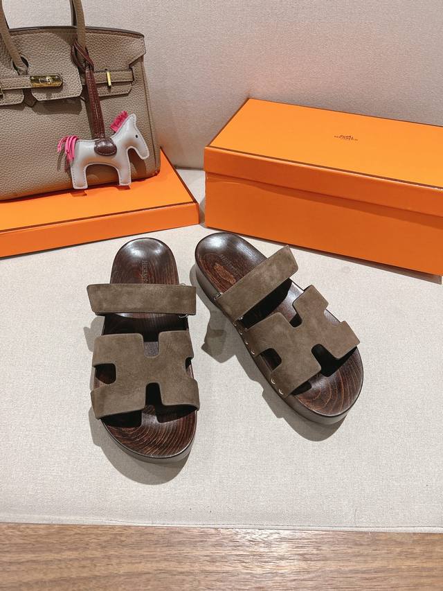 木底二舅拖』爱马仕2025春夏情侣新款 Kos 度假风拼色懒人沙滩鞋 H家糖果色厚底圆头铆钉露趾二舅凉拖鞋 材质:鞋面进口小牛皮 进口羊猄皮+水染羊皮内里+原版