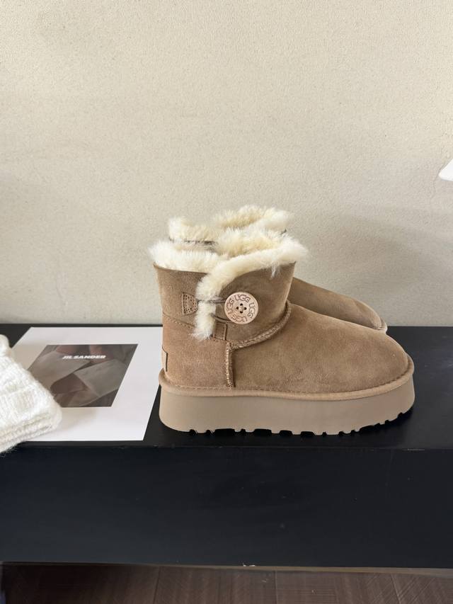 工厂P价P 厚底低筒木扣 3352 鞋面：隆丰A级皮毛一体 码数：35-40