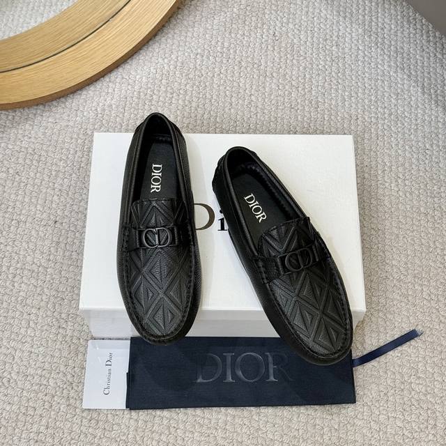 羊里 品质 Dior 迪奥最新报到 实拍爆卖豆豆鞋Dior 新款豆豆鞋比利时籍设计师Martin Margiela出任古奇鞋履设计师 Y魅力十足 奢华风格绅士鞋