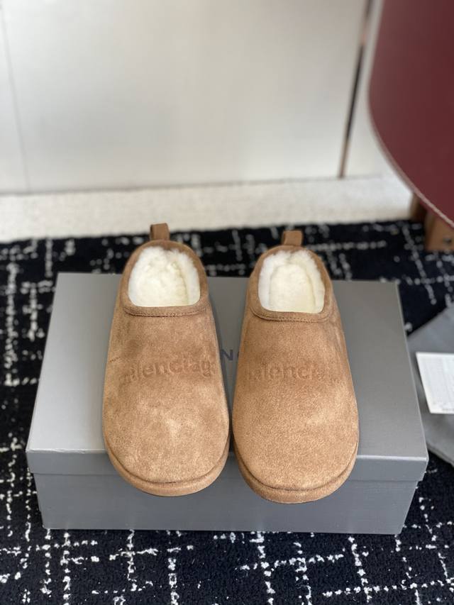 代购级 Balenciaga巴黎世家 25Ss 秋冬最新款 羊毛半拖 正品Rmb12520购入开发 完美复刻 设计师推出探索时尚界对于原创与挪用的概念、以全新系